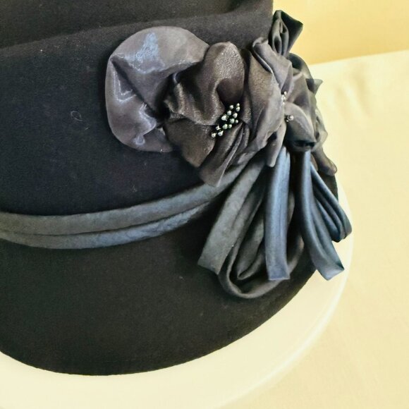 Isabelle Recanati Black Felt Hat with Sculpted Satin Flowers Dramatic Gothic Ele - Picture 12 of 16
